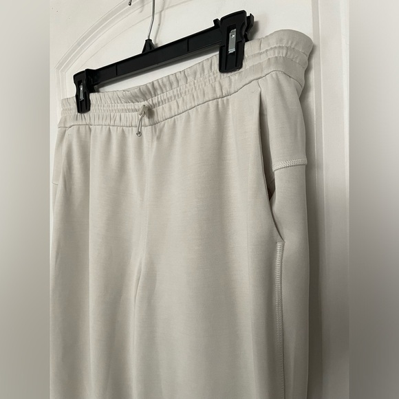 NEW Lululemon Softstreme High-Rise Pant Online Only
White Opal 10 W5EGTS - Picture 10 of 13